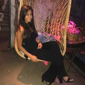 Meet your Posher, Daniela